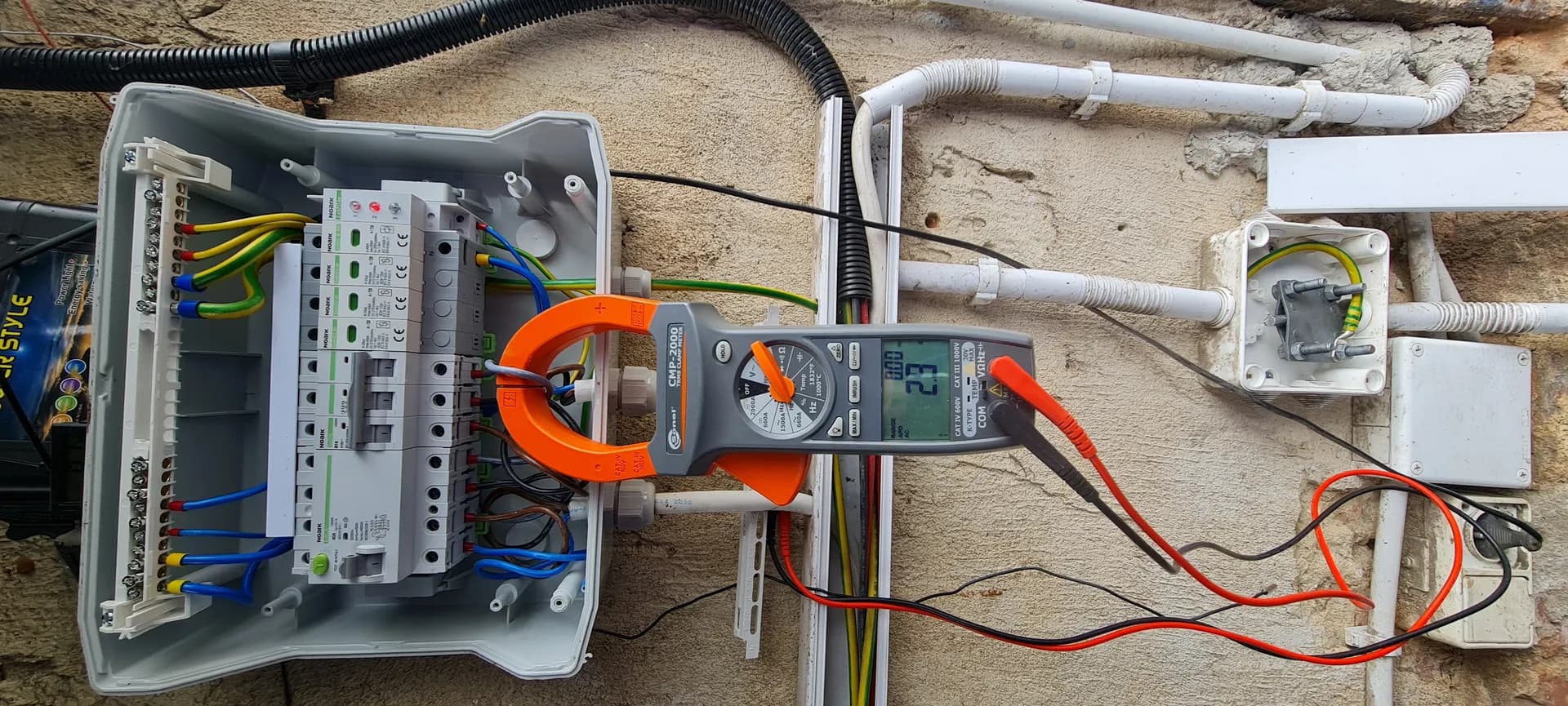 Instalacja elektryczna z rozdzielnią